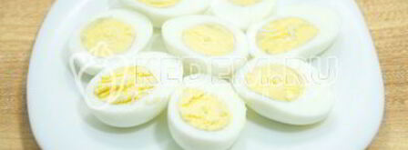 яйца, фаршированные свеклой и орехами. Шаг 3