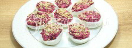 яйца, фаршированные свеклой и орехами. Шаг 7