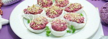яйца, фаршированные свеклой и орехами. Шаг 8