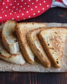 Гренки из белого хлеба на сковороде