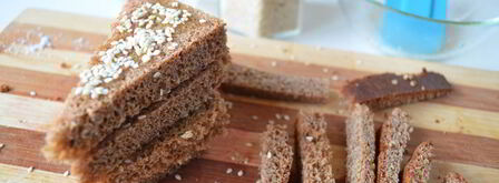 гренки из черного хлеба с кунжутом. Шаг 4