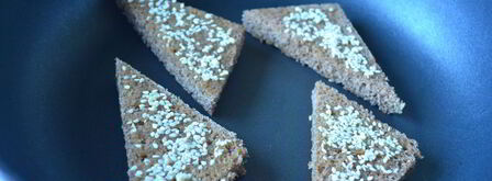 гренки из черного хлеба с кунжутом. Шаг 5