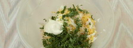 гренки из черного хлеба с яйцом и зеленью. Шаг 8