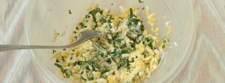 гренки из черного хлеба с яйцом и зеленью. Шаг 9