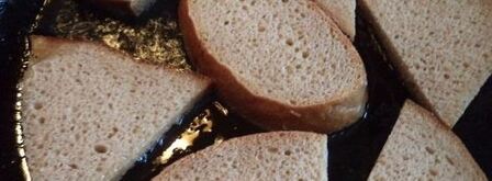 гренки с чесноком на сковороде. Шаг 5