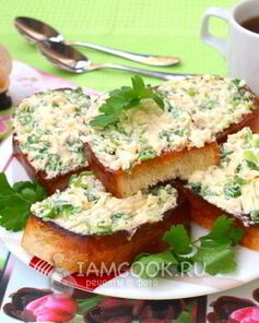 Гренки с сыром и луком на сковороде