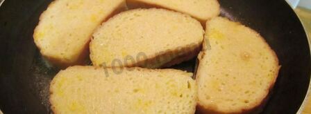 сладкие гренки с яйцом и молоком. Шаг 12