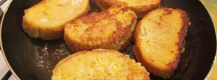 сладкие гренки с яйцом и молоком. Шаг 13