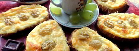 запеченные гренки с творогом и виноградом. Шаг 9