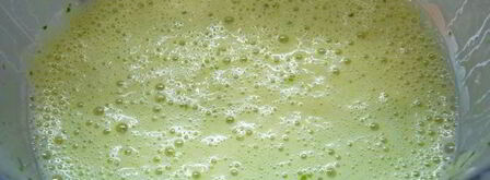 канапе из блинчиков с сосисками и помидорками черри. Шаг 3