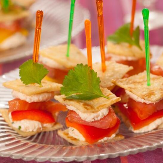 Рецепт канапе из блинов с красной рыбой
