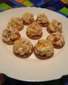 Канапе с ананасами, курицей и апельсинами