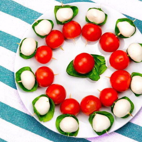 Рецепт канапе с черри и моцареллой