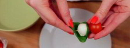 канапе с черри и моцареллой. Шаг 3