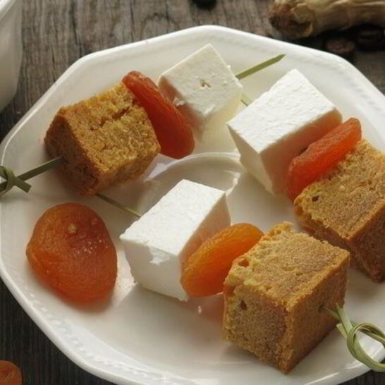 Рецепт канапе с имбирным бисквитом и фетой