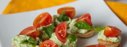 канапе с кремом из феты и песто с томатами. Шаг 6