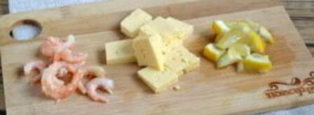 канапе с креветками на шпажках. Шаг 3