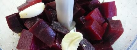 канапе с сельдью и свекольным песто. Шаг 4