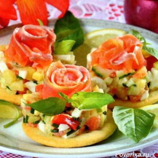 Рецепт канапе с семгой и салатом