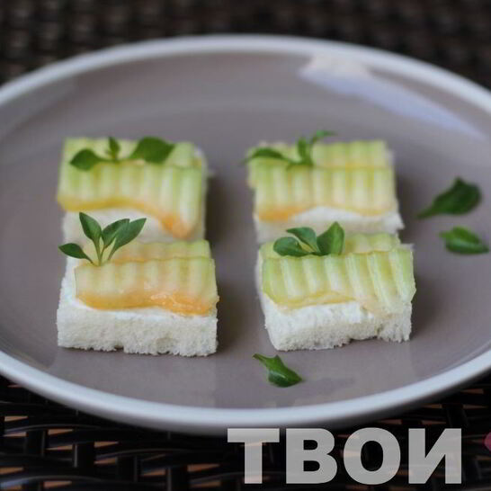 Рецепт канапе с сыром и дыней