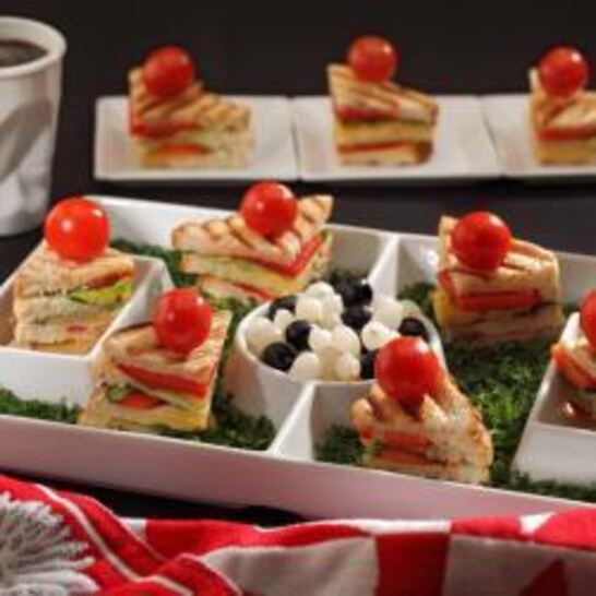 Рецепт канапе с сыром и помидорами черри