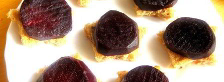 пикантные канапе из свеклы. Шаг 10