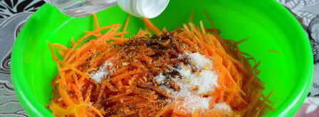 морковь по-корейски с приправой. Шаг 5