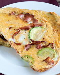 Омлет с беконом и кабачками