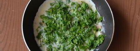 омлет с луком-пореем и кинзой. Шаг 8