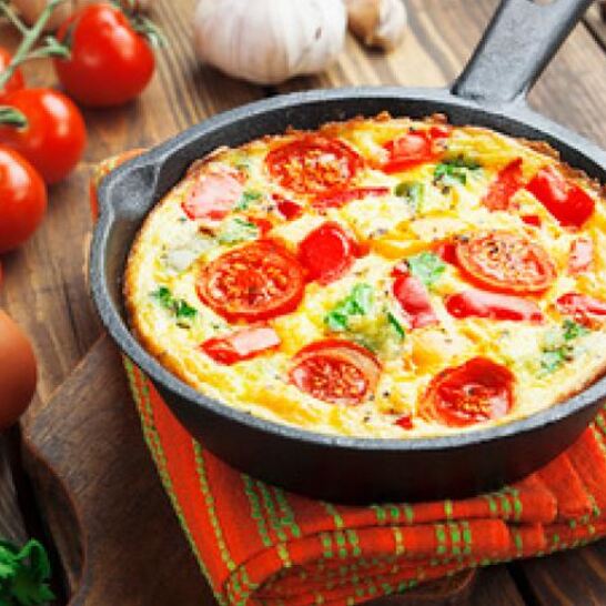 Рецепт омлета с овощами, сыром и зеленью