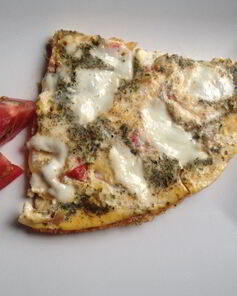 Омлет с помидорами, сладким перцем и сыром моцарелла