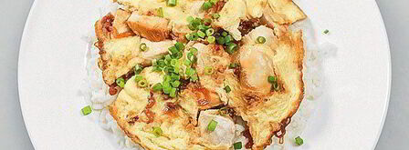 оякодон — японский омлет с рисом и курицей. Шаг 9