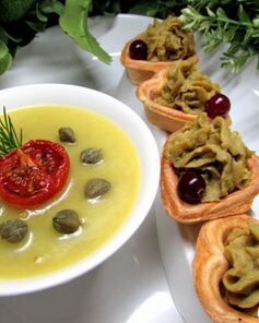 Паштет из печени трески с зеленым горошком