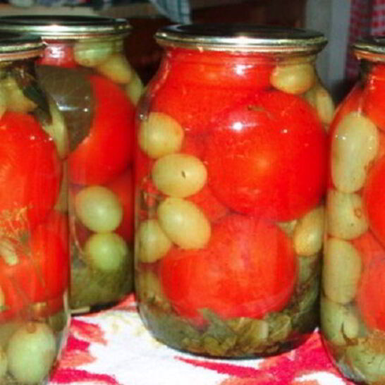 Рецепт помидоров с виноградом
