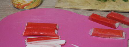 блинные роллы с крабовыми палочками и кукурузой. Шаг 7