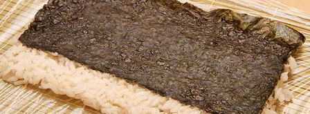 ролл в стружке тунца бонито. Шаг 3