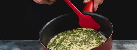 роллы из омлета с муссом из лосося и овощами. Шаг 4