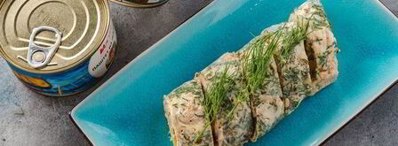 роллы из омлета с муссом из лосося и овощами. Шаг 9