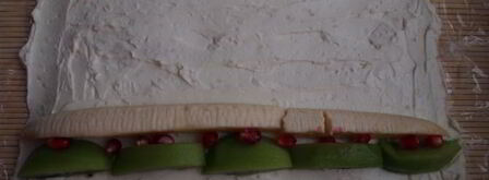 роллы из творога с фруктами. Шаг 5