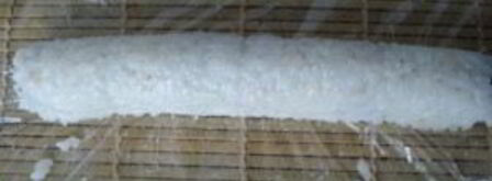 роллы рисом наружу. Шаг 5