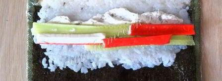 роллы с крабовыми палочками. Шаг 4