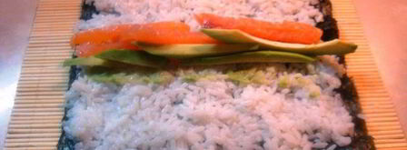 роллы с семгой и авокадо. Шаг 8