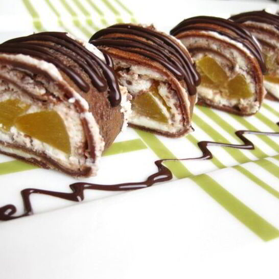 Рецепт шоколадных роллов с персиком