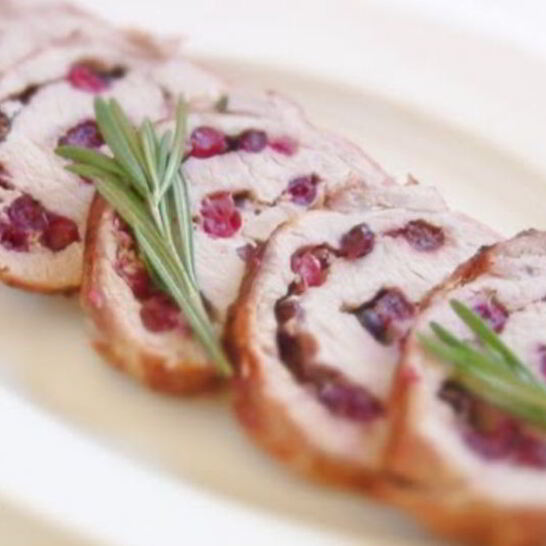Рецепт мясного рулета с клюквой
