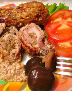 Мясные рулеты под сметано-ореховым соусом
