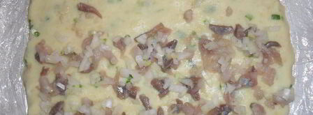 огуречные рулеты с картофельно-селедочной начинкой. Шаг 4