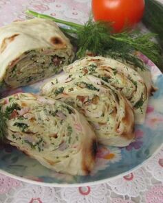 Рулет из домашнего лаваша с начинкой