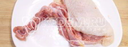 рулет из окорочка с морковью по-корейски. Шаг 3