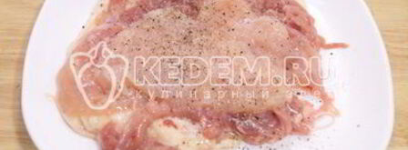 рулет из окорочка с морковью по-корейски. Шаг 4