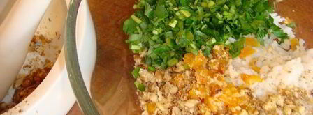 рулет из цыпленка и кураги в винном соусе. Шаг 4